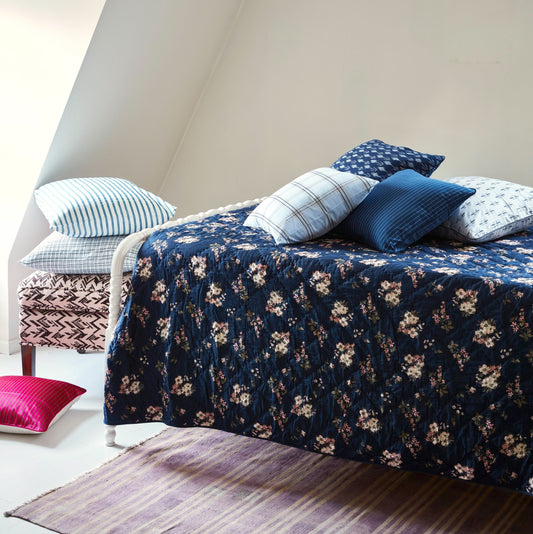 Navy Floral Quilt & Assorted Pillows